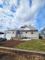 11 Dartmouth Street, Edison, NJ 08837