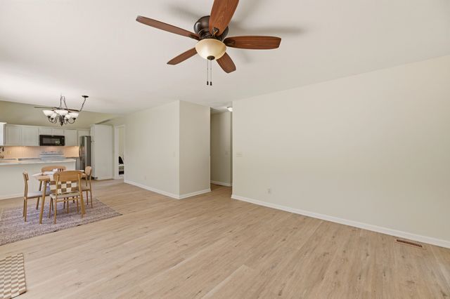 1202 S Stoneybrook Cir, Wichita, KS 67207