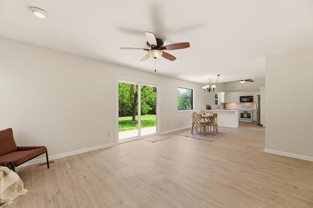 1202 S Stoneybrook Cir, Wichita, KS 67207