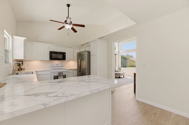 1202 S Stoneybrook Cir, Wichita, KS 67207
