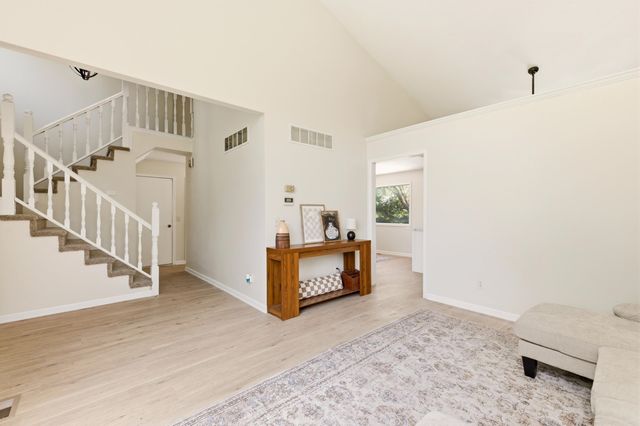 1202 S Stoneybrook Cir, Wichita, KS 67207