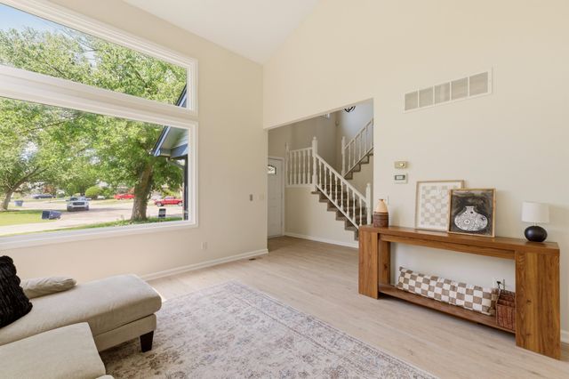 1202 S Stoneybrook Cir, Wichita, KS 67207