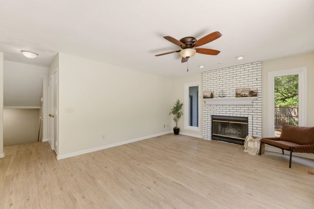 1202 S Stoneybrook Cir, Wichita, KS 67207