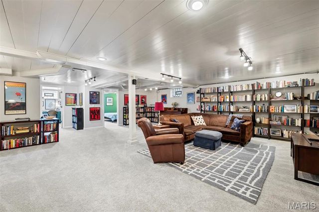 5949 Highfield Road, St Louis, MO 63109