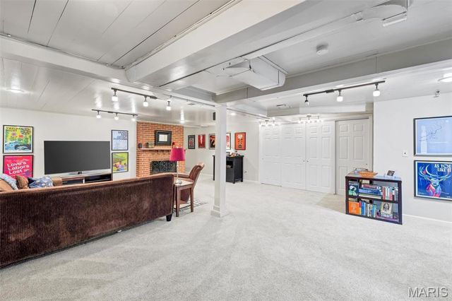 5949 Highfield Road, St Louis, MO 63109