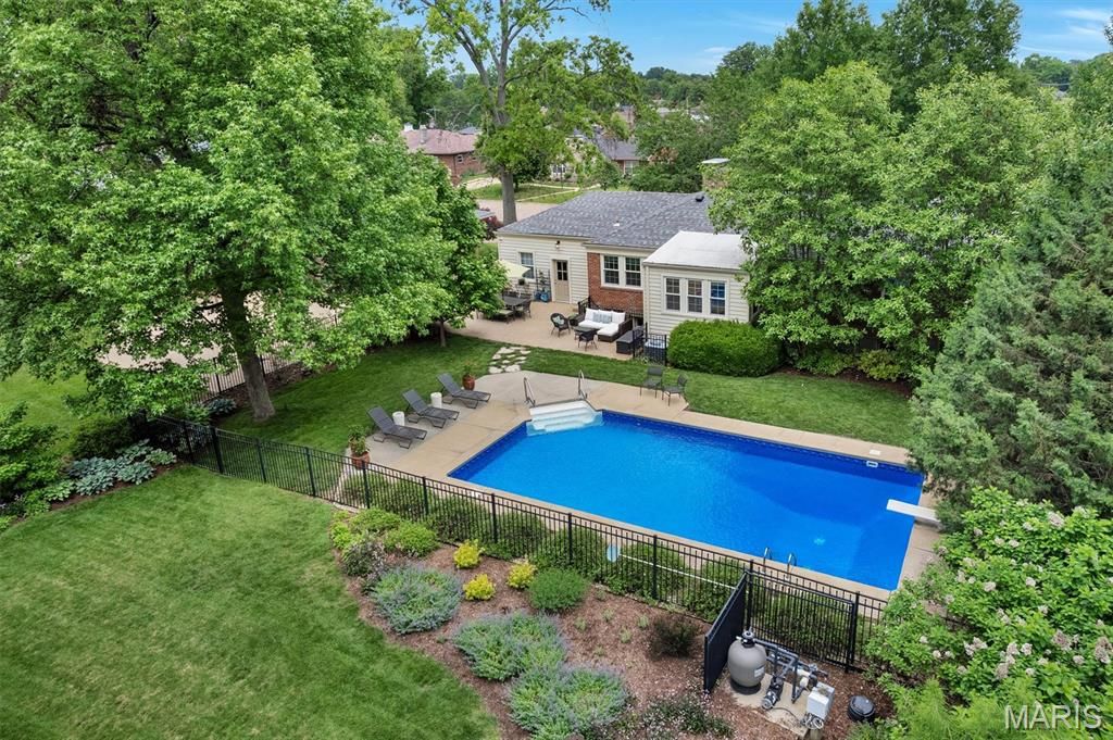 Image 2 of property listing at 5949 Highfield Road, St Louis, MO 63109