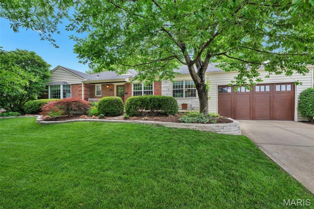 Image 3 of property listing at 5949 Highfield Road, St Louis, MO 63109