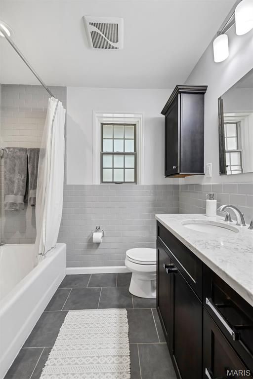 Image 31 of property listing at 5949 Highfield Road, St Louis, MO 63109
