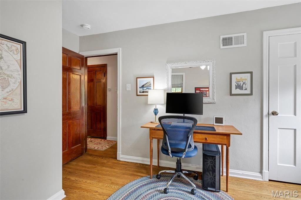 Image 37 of property listing at 5949 Highfield Road, St Louis, MO 63109