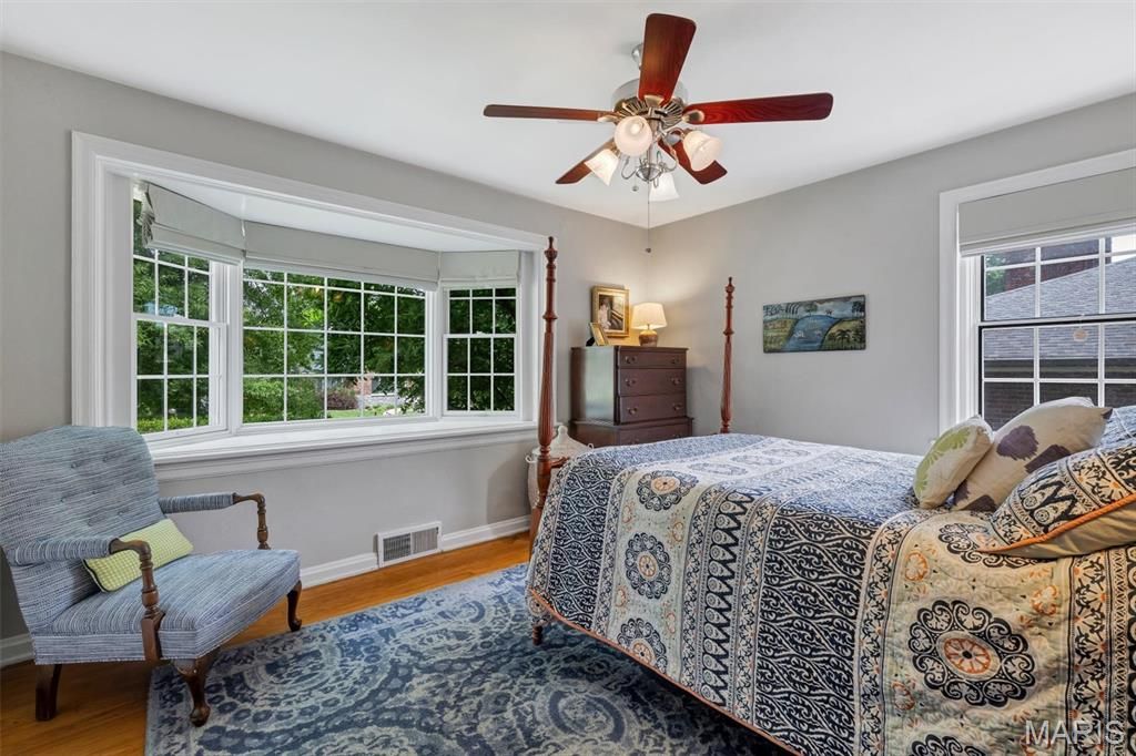 Image 38 of property listing at 5949 Highfield Road, St Louis, MO 63109