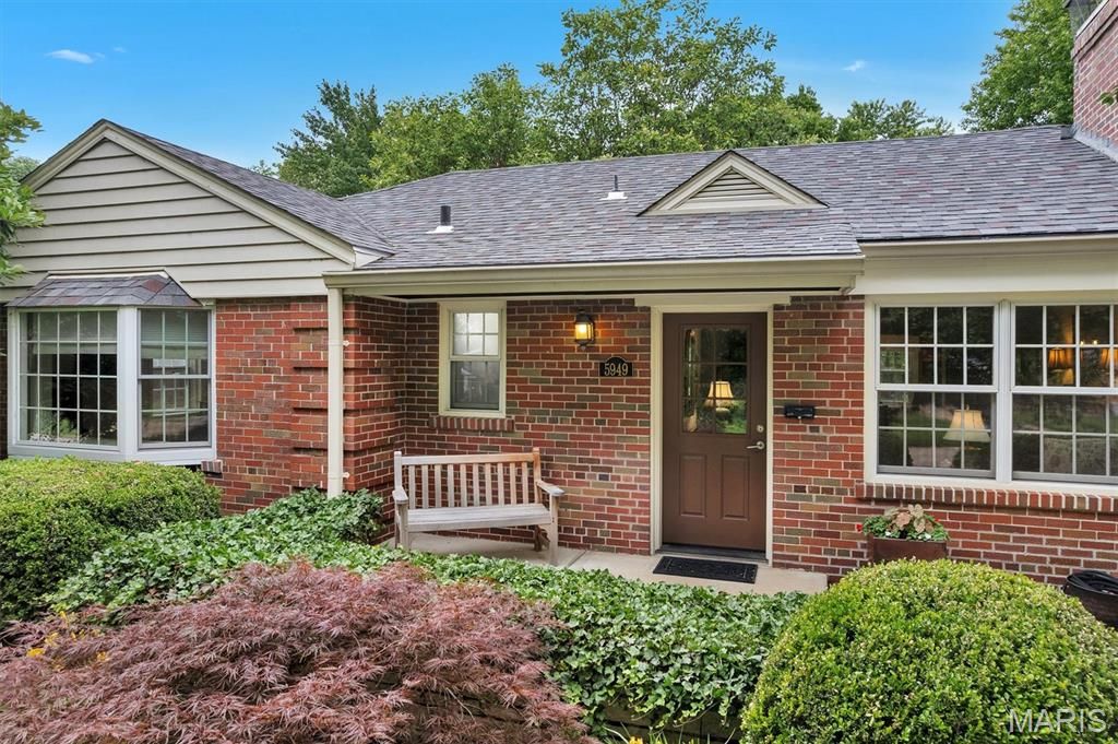Image 6 of property listing at 5949 Highfield Road, St Louis, MO 63109