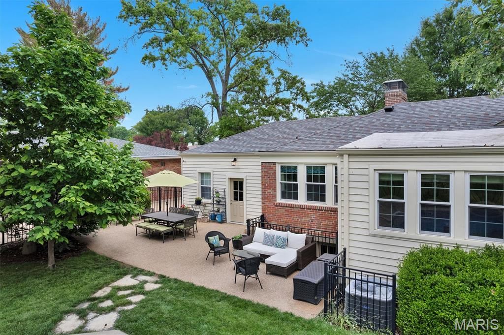 Image 72 of property listing at 5949 Highfield Road, St Louis, MO 63109