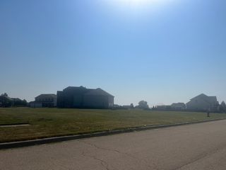 235 Saint Andrews Drive, Dekalb, IL 60115