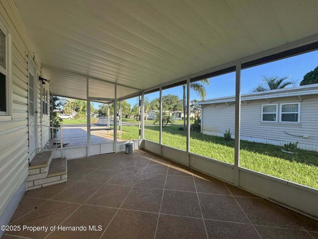 22 Hamilton Avenue, Palm Harbor, FL 34684