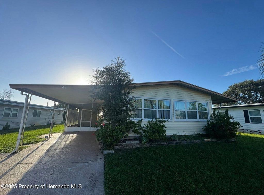 22 Hamilton Avenue, Palm Harbor, FL 34684