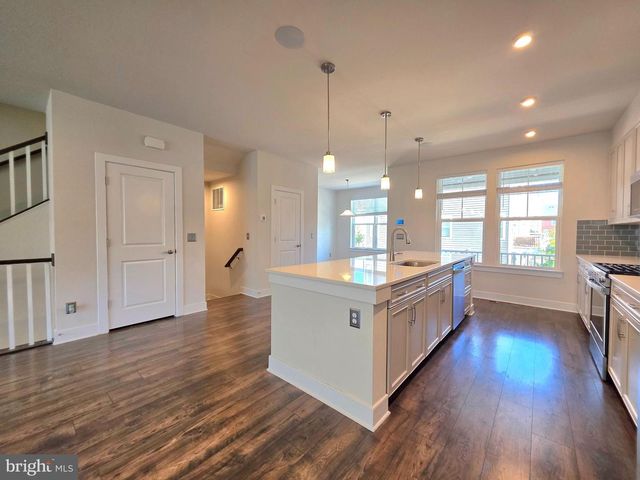 1552 MEADOWLARK GLEN RD, Dumfries, VA 22026