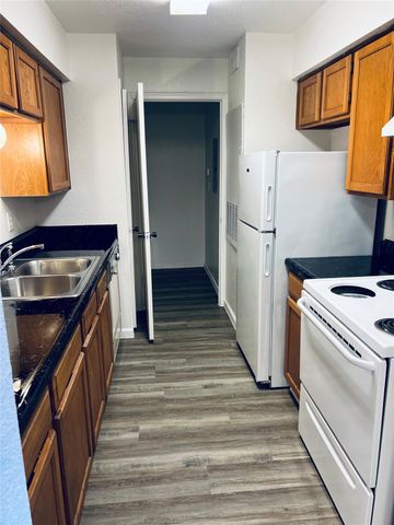 9700 Leawood Boulevard 1116, Houston, TX 77099