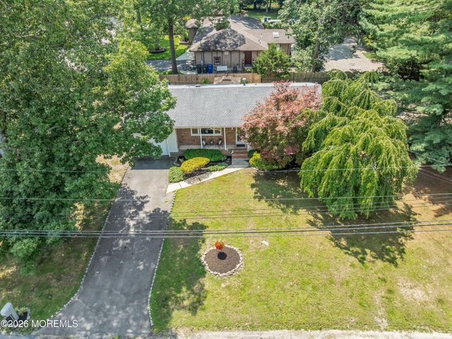 35 Dugan Lane, Toms River, NJ 08755