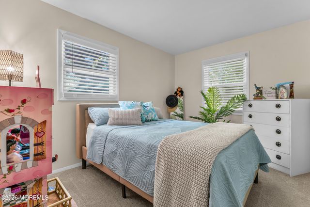 35 Dugan Lane, Toms River, NJ 08755