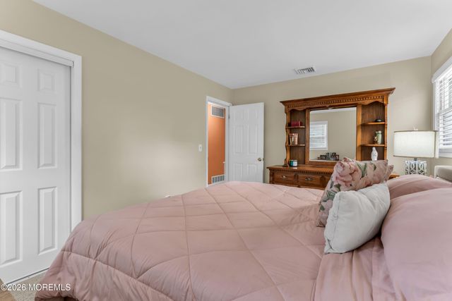 35 Dugan Lane, Toms River, NJ 08755