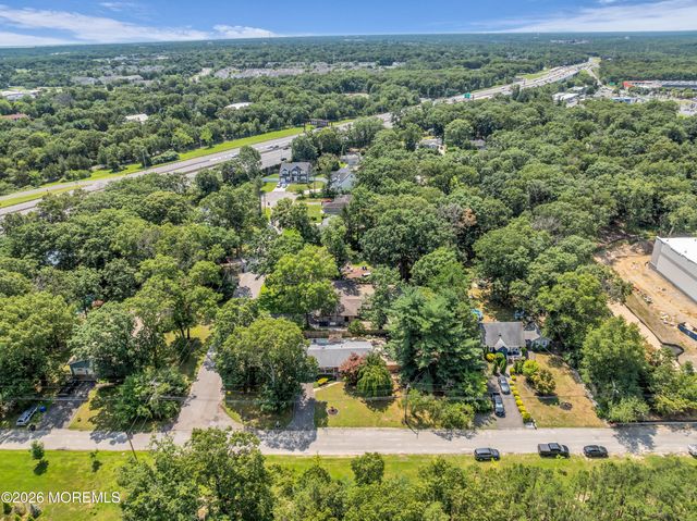 35 Dugan Lane, Toms River, NJ 08755