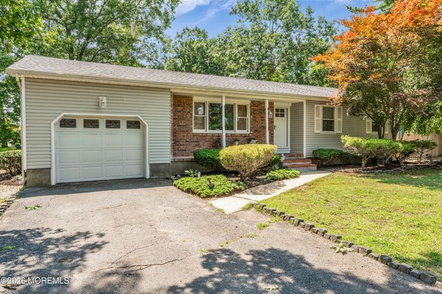 35 Dugan Lane, Toms River, NJ 08755