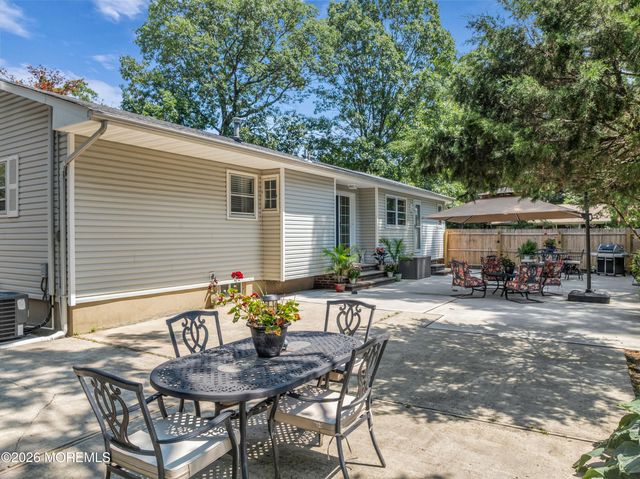 35 Dugan Lane, Toms River, NJ 08755