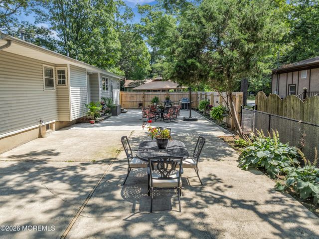 35 Dugan Lane, Toms River, NJ 08755