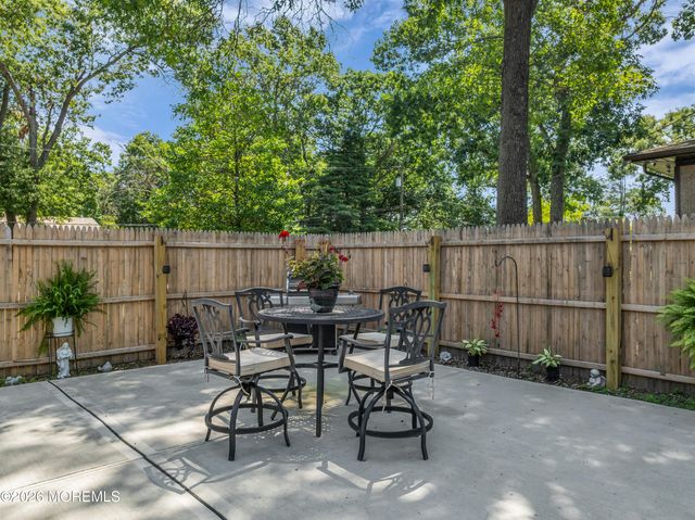 35 Dugan Lane, Toms River, NJ 08755