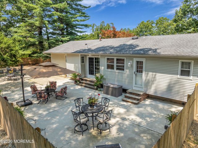 35 Dugan Lane, Toms River, NJ 08755