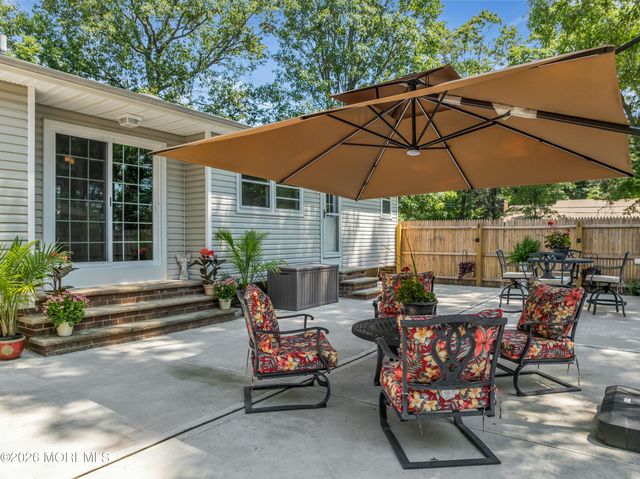 35 Dugan Lane, Toms River, NJ 08755