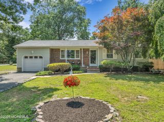 35 Dugan Lane, Toms River, NJ 08755