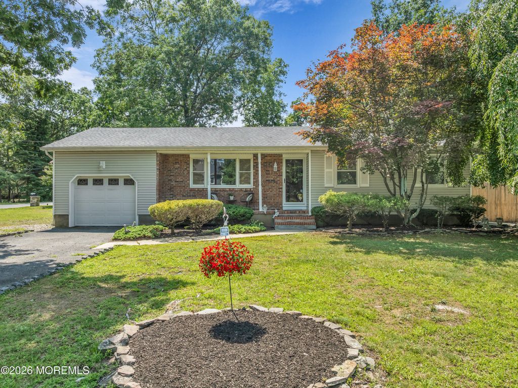 35 Dugan Lane, Toms River, NJ 08755
