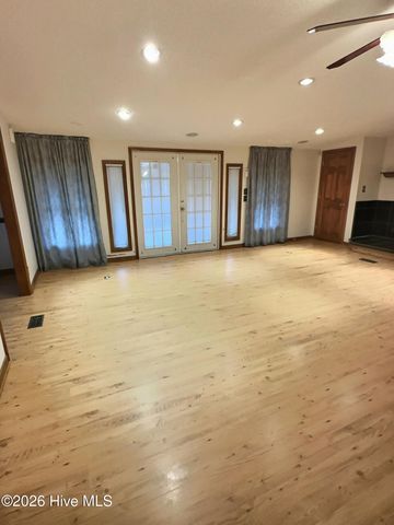 206 Holden Road, Holly Ridge, NC 28445