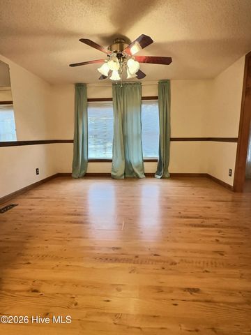 206 Holden Road, Holly Ridge, NC 28445