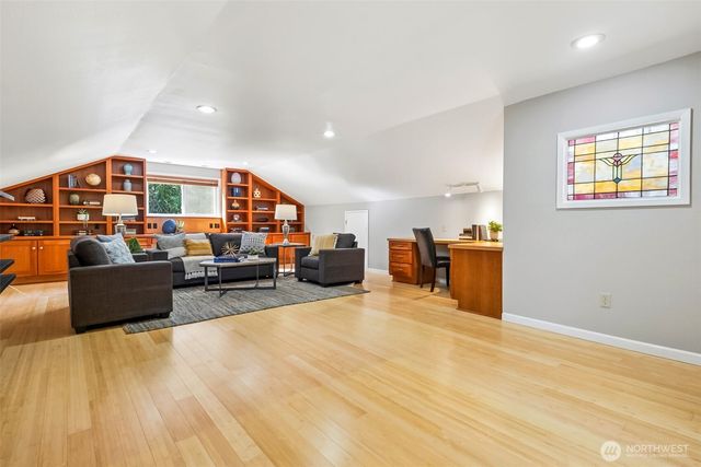 25845 SE 152 Street, Issaquah, WA 98027