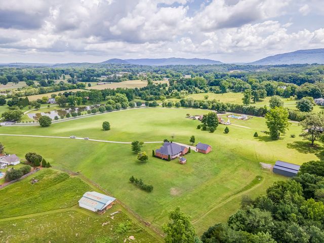 710 Farmbrook Drive, Rocky Face, GA 30740