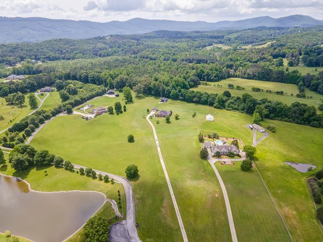 710 Farmbrook Drive, Rocky Face, GA 30740