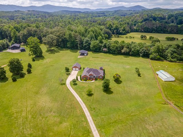 710 Farmbrook Drive, Rocky Face, GA 30740