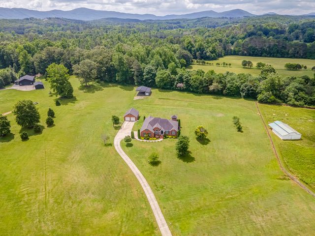 710 Farmbrook Drive, Rocky Face, GA 30740