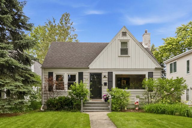 239 Nora Avenue, Glenview, IL 60025