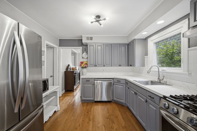 239 Nora Avenue, Glenview, IL 60025