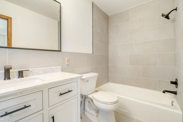 1754 Evergreen Bay, Woodbury, MN 55125