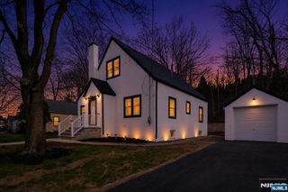 31 Saint Moritz Place, Wayne, NJ 07470