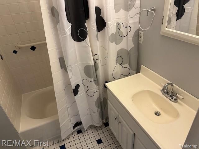 2202 Hollywood Avenue, Grosse Pointe Woods, MI 48236