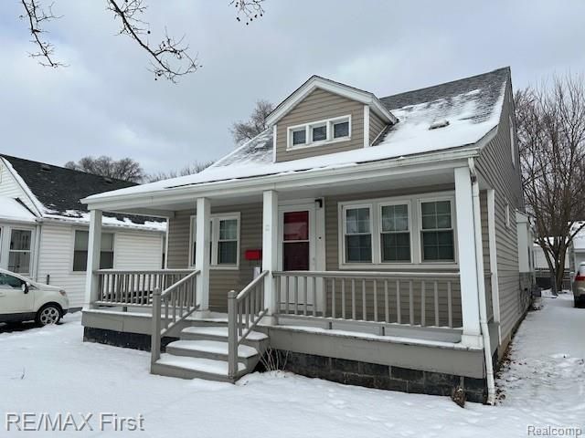 2202 Hollywood Avenue, Grosse Pointe Woods, MI 48236