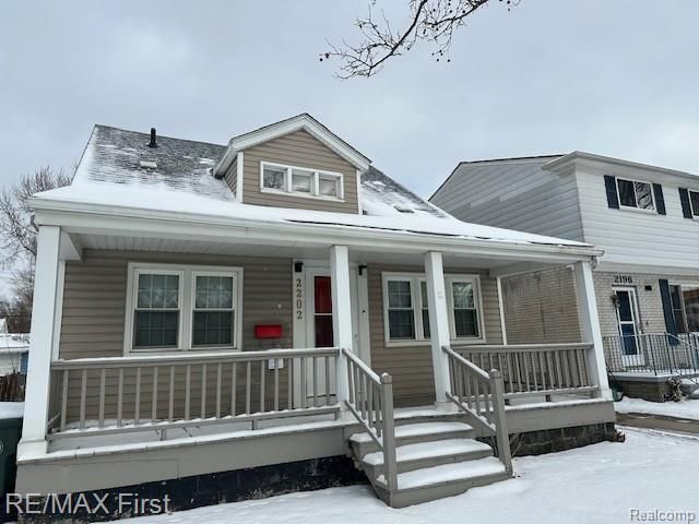 2202 Hollywood Avenue, Grosse Pointe Woods, MI 48236