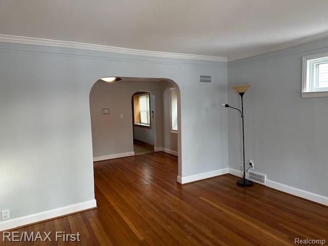 2202 Hollywood Avenue, Grosse Pointe Woods, MI 48236