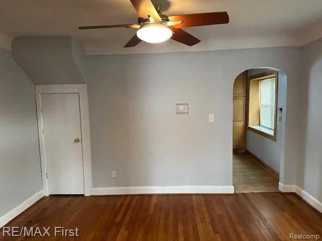 2202 Hollywood Avenue, Grosse Pointe Woods, MI 48236