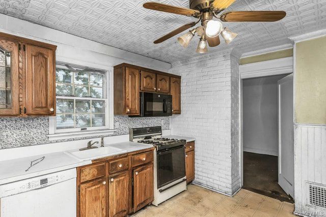 101 Emerson Avenue, Floral Park, NY 11001